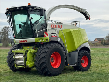 Máy gặt đập thức ăn gia súc CLAAS Jaguar 950