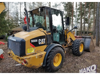Máy xúc lật bánh lốp CATERPILLAR 906M