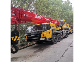 Cẩu bánh lốp SANY