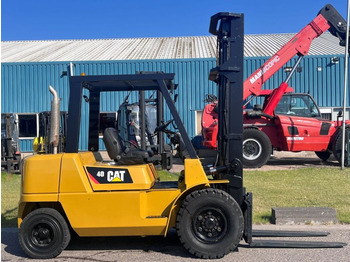 Xe nâng diesel CATERPILLAR DP