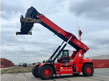 Xe tiếp cận xếp chồng HYSTER