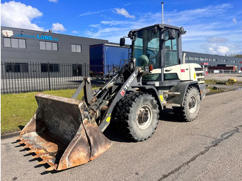 Máy xúc lật bánh lốp TEREX