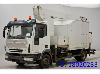 Nền bục trên không gắn trên xe tải IVECO EuroCargo 120E
