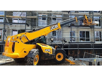 Xe nhấc hình viễn vọng kính JCB