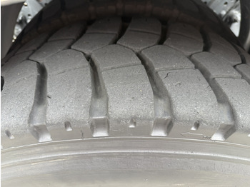 Xe tải nâng móc, Xe cẩu tự hành Mercedes-Benz Arocs 3251 8X4 Haken mit Kran HMF 2620 K5: hình 2