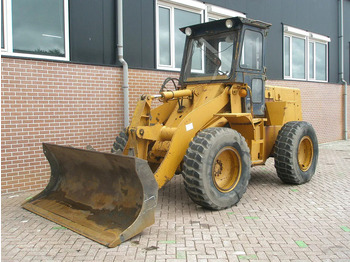 Máy xúc lật bánh lốp KOMATSU