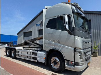 Xe tải nâng móc VOLVO FH16 750