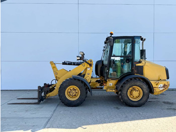 Máy xúc lật bánh lốp CATERPILLAR 906H