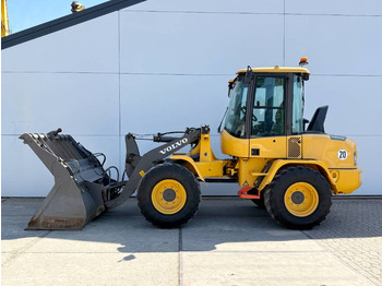Máy xúc lật bánh lốp VOLVO L30G