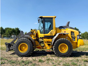 Máy xúc lật bánh lốp VOLVO L60H
