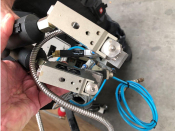Thiết bị in ấn Dynatec Quattro Challenger glue melter with two application nozzles Dy 2002 control unit for 8 channels: hình 3