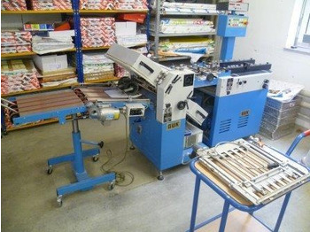 Máy gấp giấy