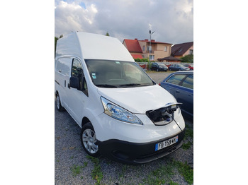 Xe van nhỏ gọn NISSAN e-NV200
