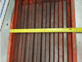 Lưới tản nhiệt Massey Ferguson 2640, 2720, 2645, 2685, 2725 Side Grille, Grill Panel 3381044m91: hình 4 Lưới tản nhiệt Massey Ferguson 2640, 2720, 2645, 2685, 2725 Side Grille, Grill Panel 3381044m91: hình 4