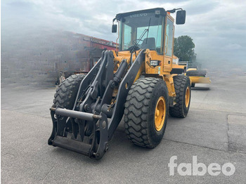 Máy xúc lật bánh lốp VOLVO L70C