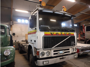 Xe tải chở thùng nhỏ Volvo F12 6x2 ketjulaitteilla, Museointiin: hình 2