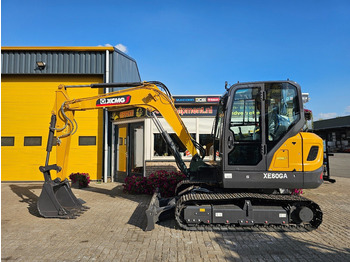 Máy xúc mini XCMG XE60GA
