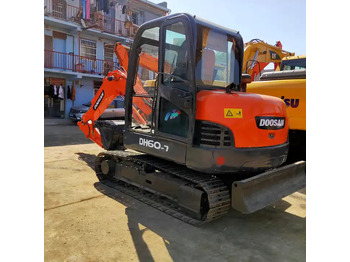 Máy xúc bánh xích DOOSAN DH60