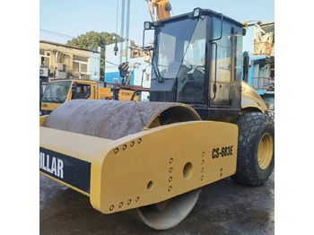 Máy lăn đường CATERPILLAR
