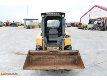 Máy xúc lật đa năng Gehl R 135: hình 5