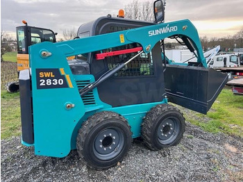 Máy xúc lật đa năng SUNWARD