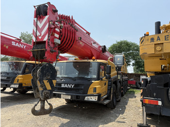 Cẩu bánh lốp SANY