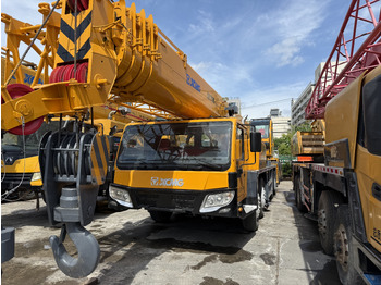 Cẩu bánh lốp XCMG QY70K