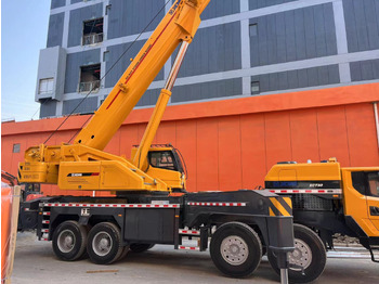 Cẩu bánh lốp XCMG XCT80