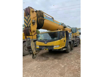 Cẩu bánh lốp XCMG XCT80