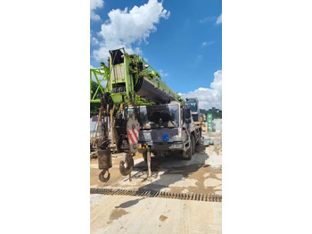 Cẩu bánh lốp ZOOMLION