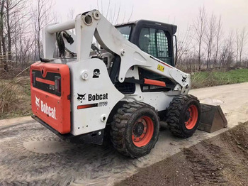 Máy xúc lật đa năng BOBCAT S770