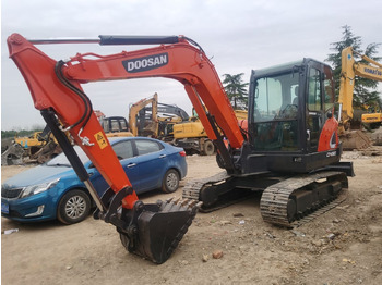 Máy xúc bánh xích DOOSAN DX60