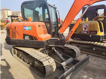 Máy xúc mini DOOSAN DX60