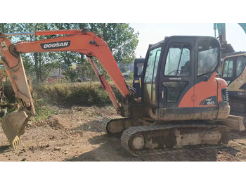 Máy xúc mini DOOSAN DX60