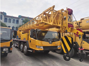 Cẩu bánh lốp XCMG QY70K