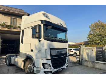 Xe đầu kéo DAF XF 460