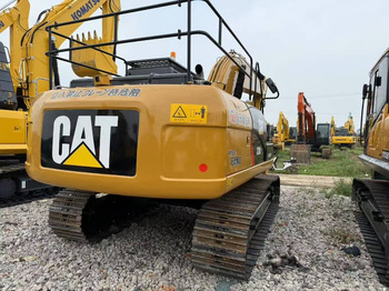 Máy xúc bánh xích CATERPILLAR 320D2