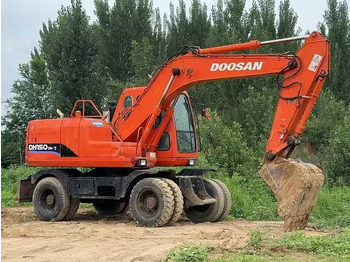 Máy xúc bánh lốp DOOSAN DH150W-7