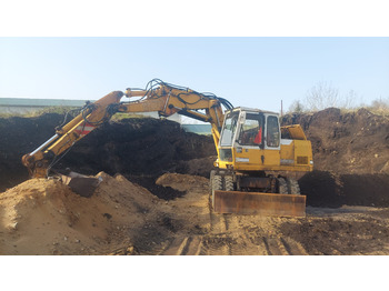 Máy xúc bánh lốp LIEBHERR