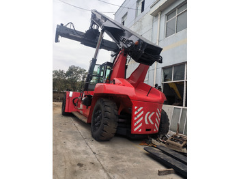 Xe tiếp cận xếp chồng KALMAR