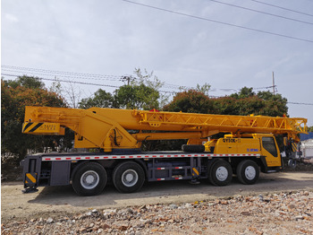 Cẩu bánh lốp XCMG QY50KC
