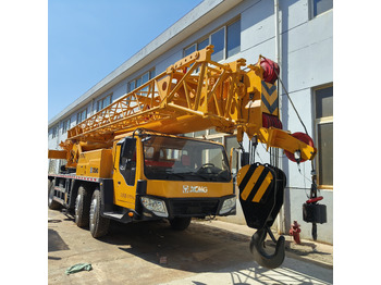 Cẩu bánh lốp XCMG QY70K