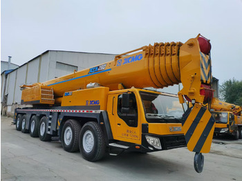 Cẩu bánh lốp XCMG XCA260