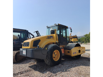 Máy đầm XCMG XS143J