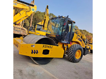 Máy đầm XCMG XS143J