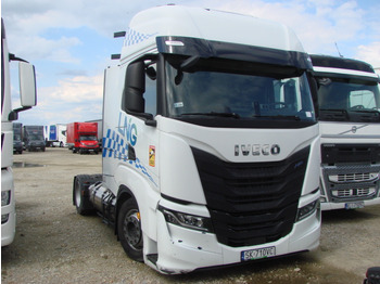Xe đầu kéo IVECO