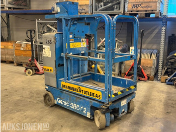 Nền bục trên không GENIE