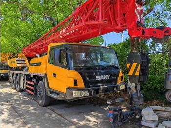 Cẩu bánh lốp SANY