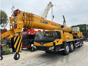 Cẩu bánh lốp XCMG QY75KC