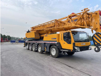 Cẩu bánh lốp XCMG QY100K